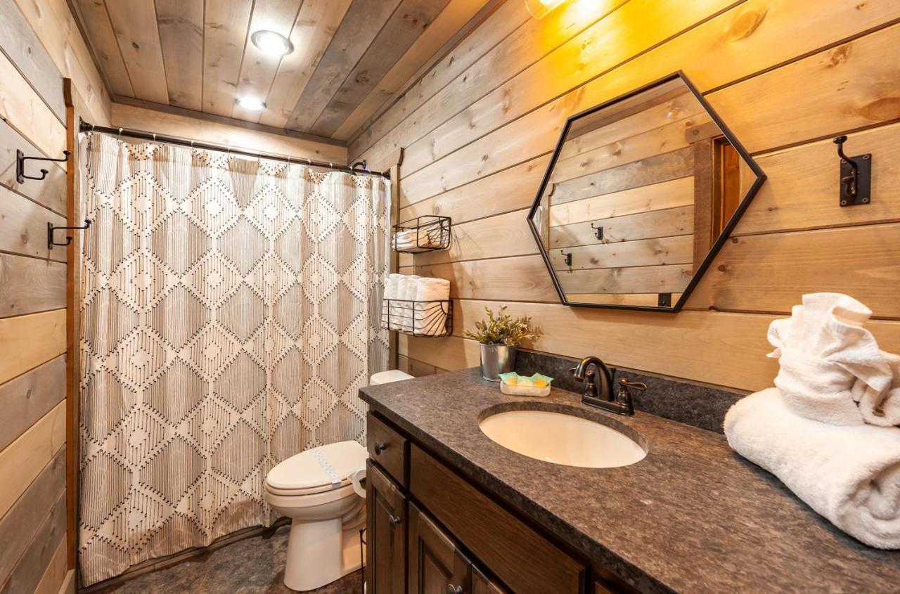 Splash Mountain Pool Hot Tub Theater Game Room Севьервилл Экстерьер фото