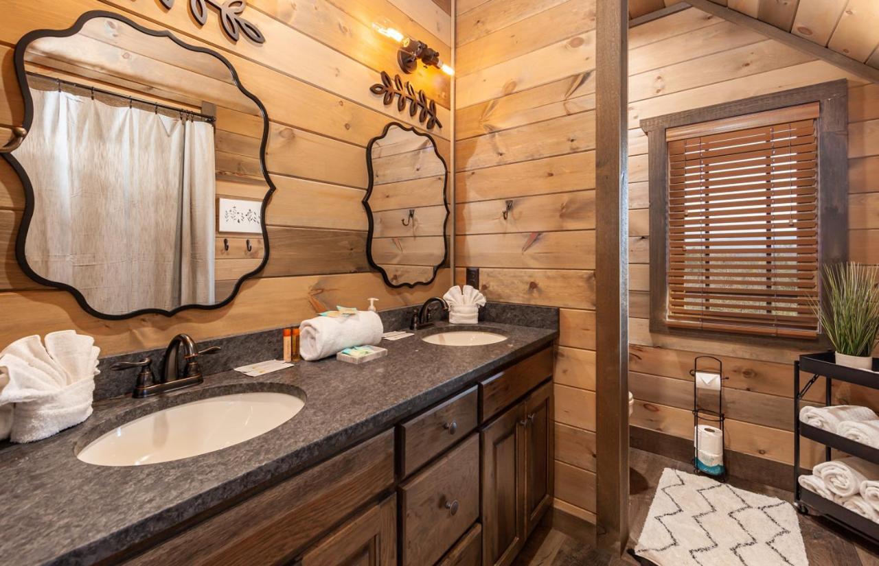 Splash Mountain Pool Hot Tub Theater Game Room Севьервилл Экстерьер фото