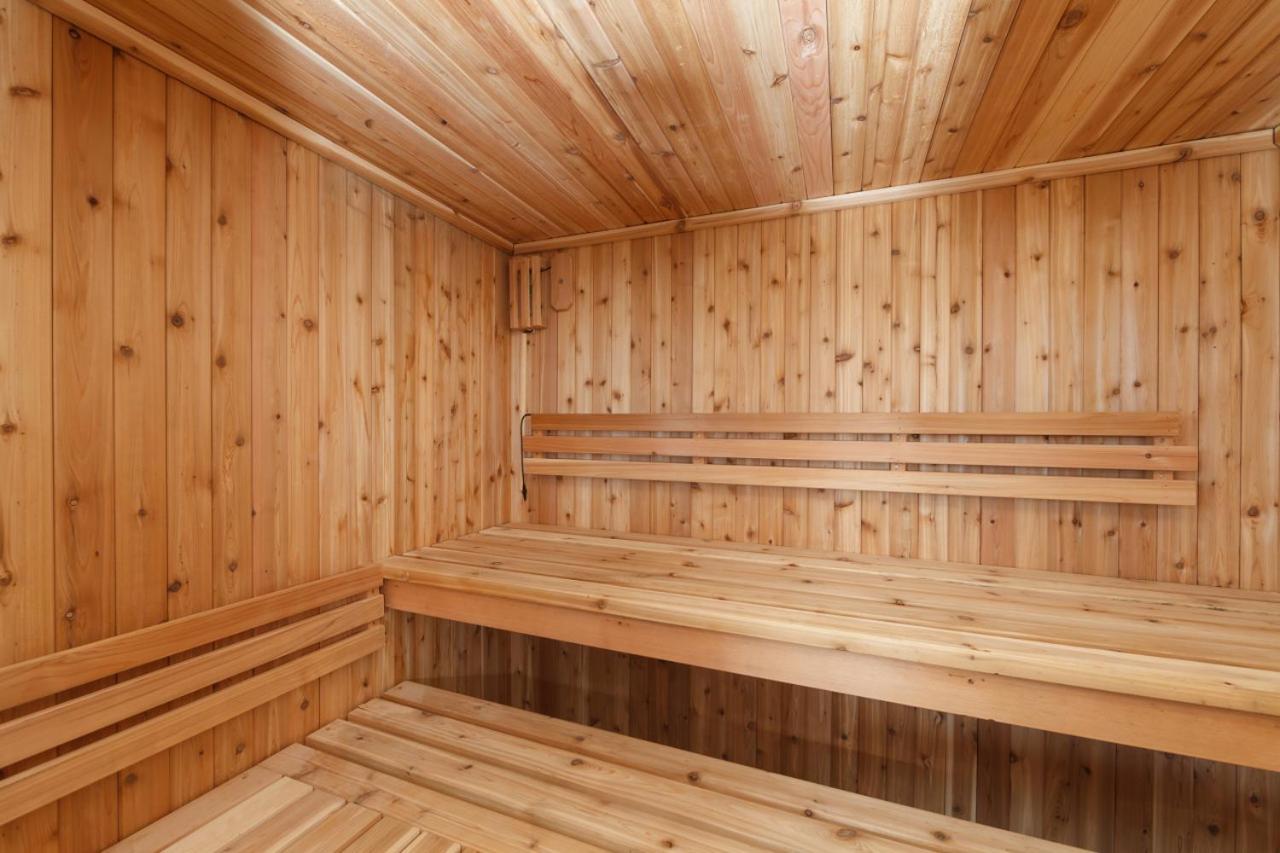 Splash Mountain Pool Hot Tub Theater Game Room Севьервилл Экстерьер фото