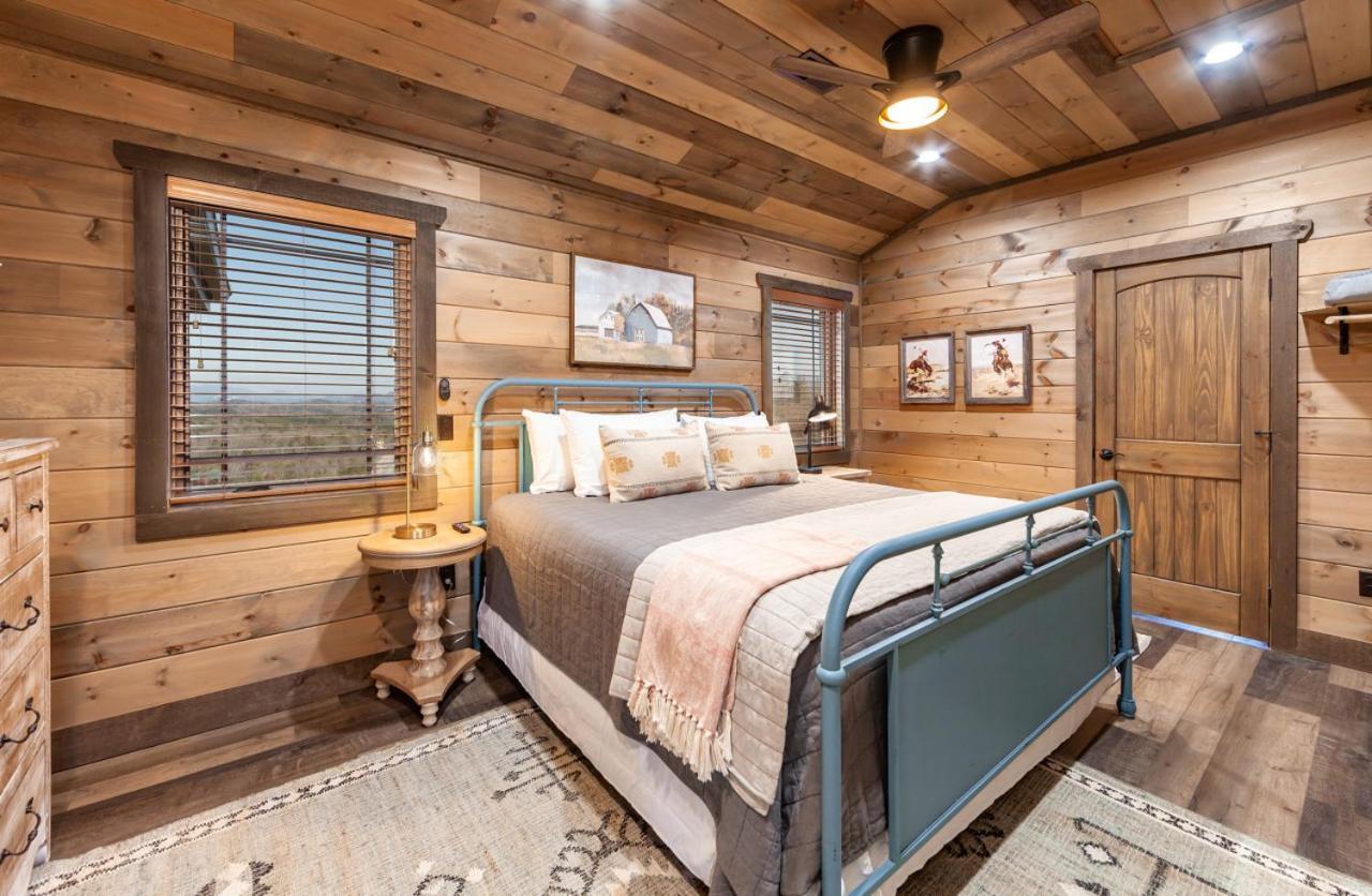 Splash Mountain Pool Hot Tub Theater Game Room Севьервилл Экстерьер фото