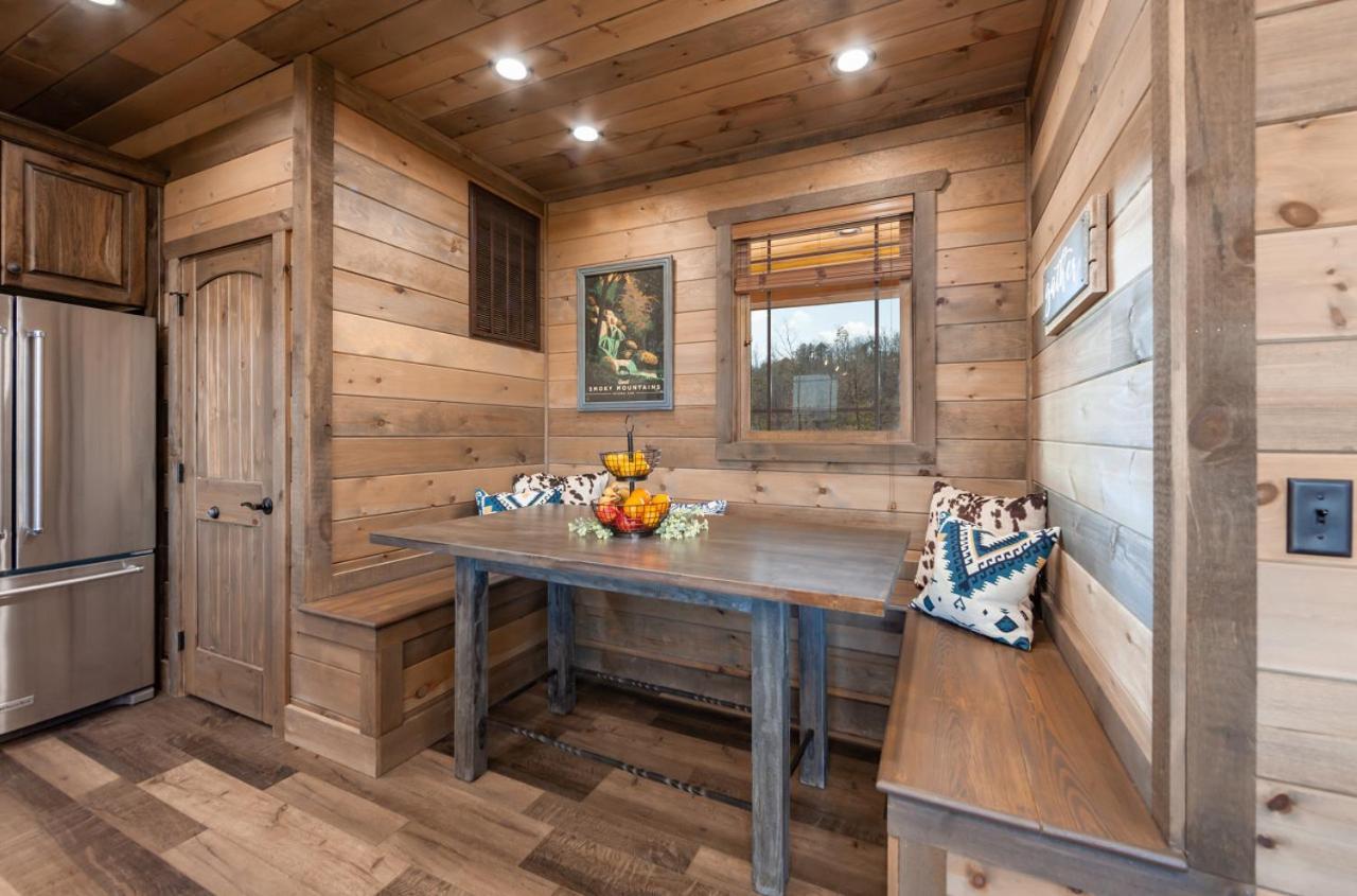 Splash Mountain Pool Hot Tub Theater Game Room Севьервилл Экстерьер фото