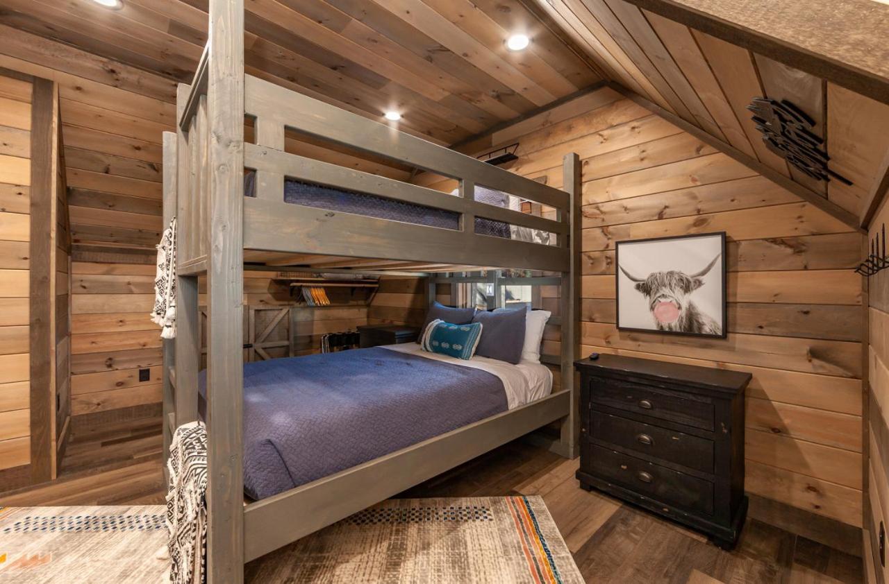 Splash Mountain Pool Hot Tub Theater Game Room Севьервилл Экстерьер фото