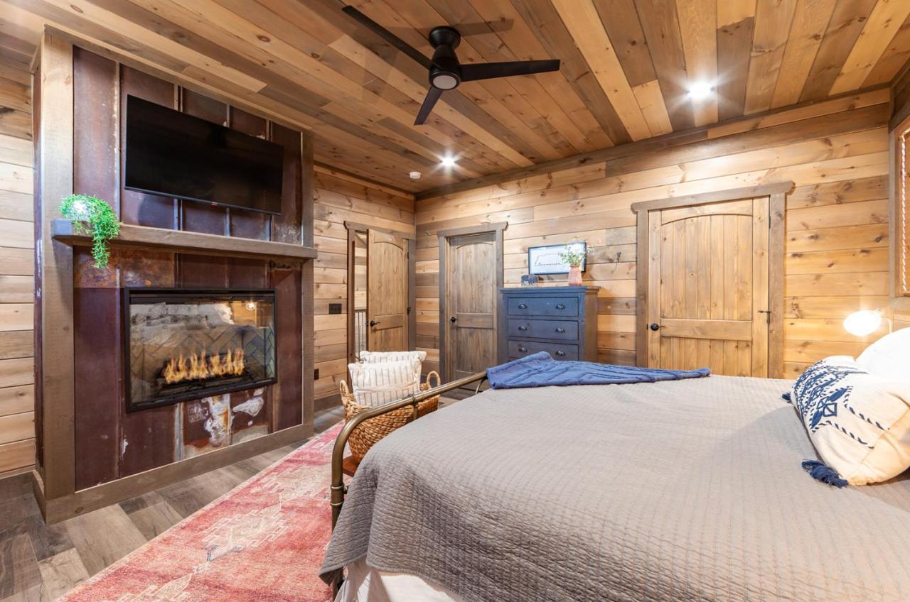 Splash Mountain Pool Hot Tub Theater Game Room Севьервилл Экстерьер фото